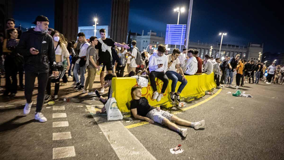 Botellón en la plaza de Espanya