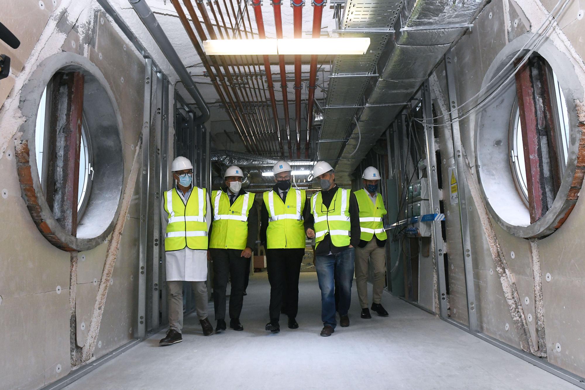 Feijóo y García Comesaña visitan las obras en el Hospital de A Coruña