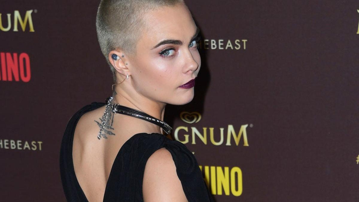 ¡Todo al negro! Así luce Cara Delevingne en Cannes