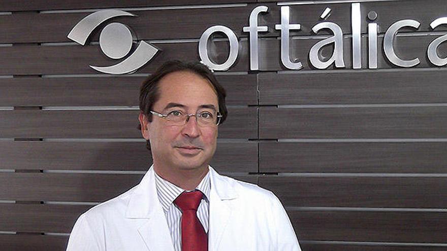 El doctor Enrique Chipont, director médico de Oftálica y especialista en Oftalmología.