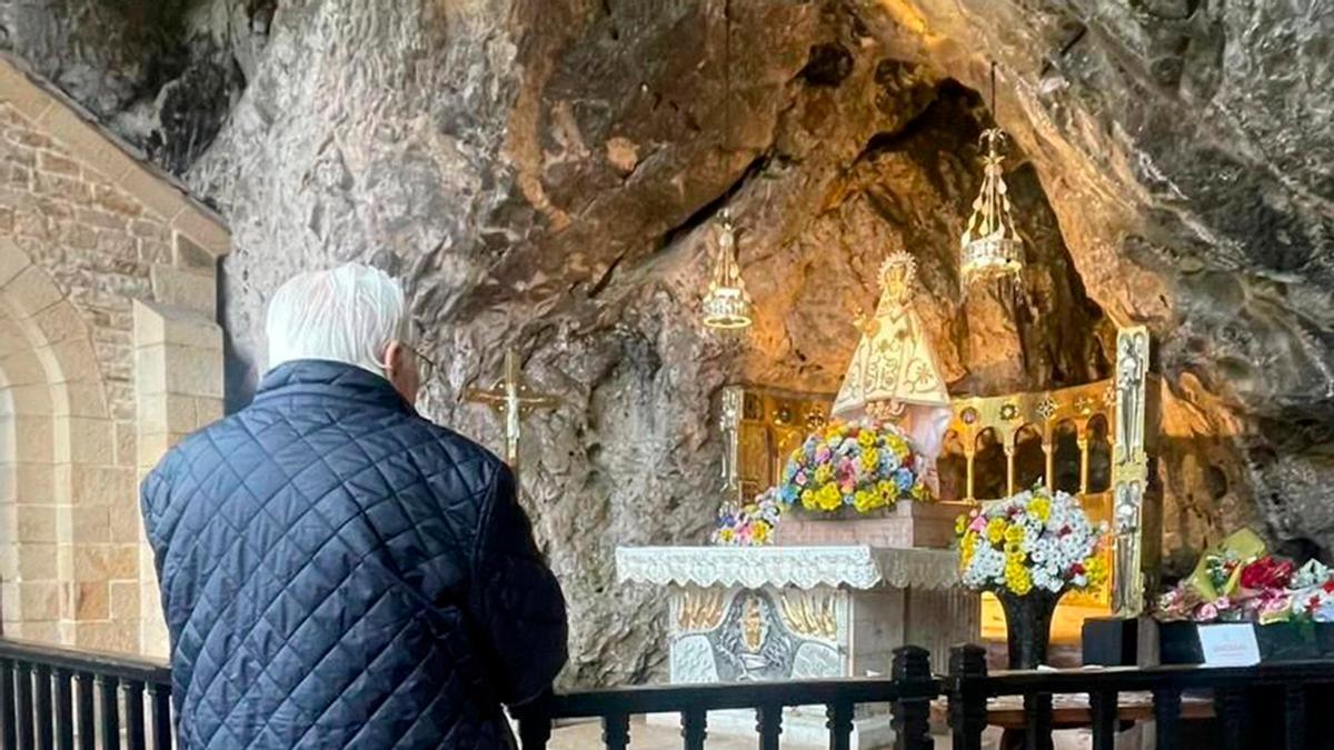El Padre Ángel pide ante la Santina "que termine la guerra, y unidos a la voz del Papa León, que los poderosos dejen de usar la armas"