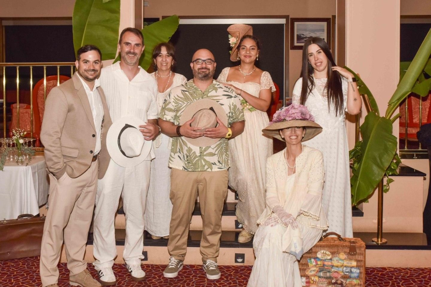 Asistentes a la fiesta de aniversario del Casino La Toja.