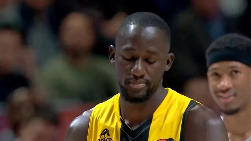 Tortazo antes del salto inicial: la falta de Ilimane Diop, la más rápida de la historia