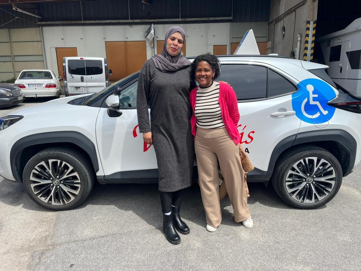 Fatima Katrani y Teresa Mendoza se preparan para subir a examen con coche automático