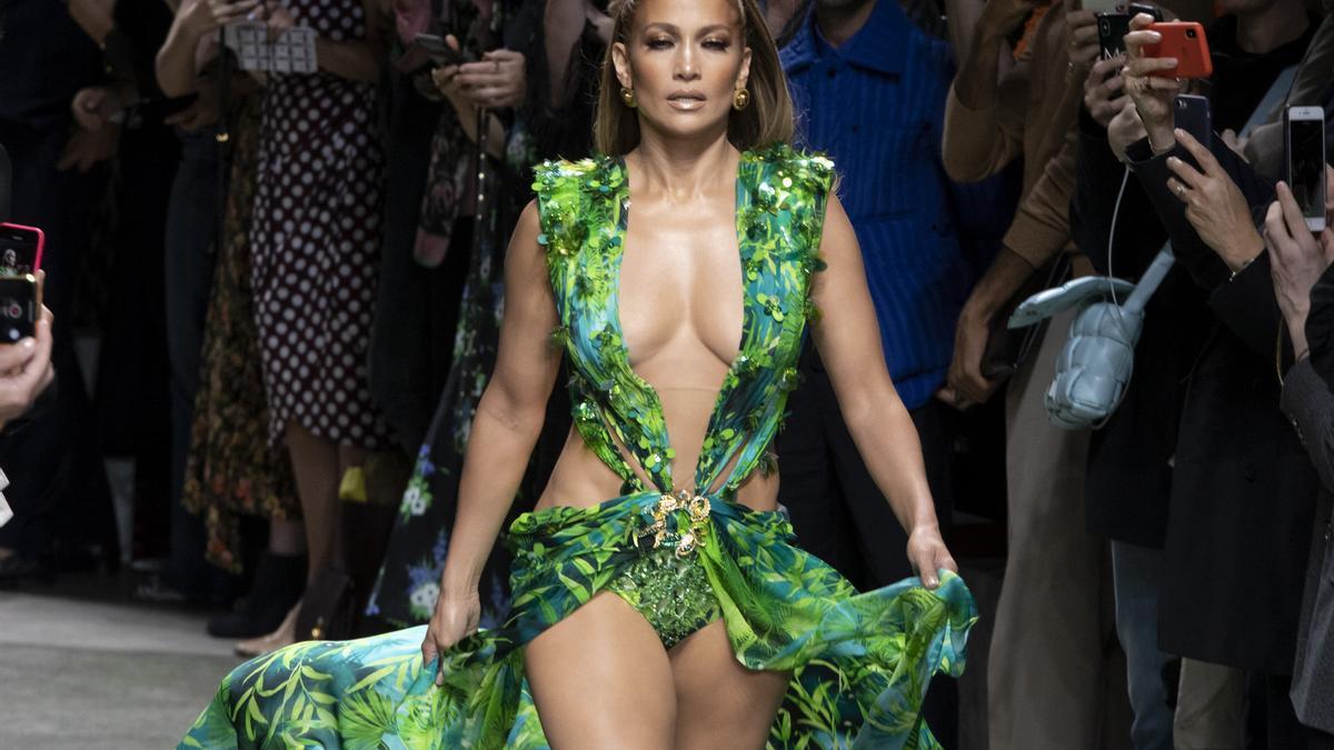 Jennifer Lopez durante el desfile de Versace