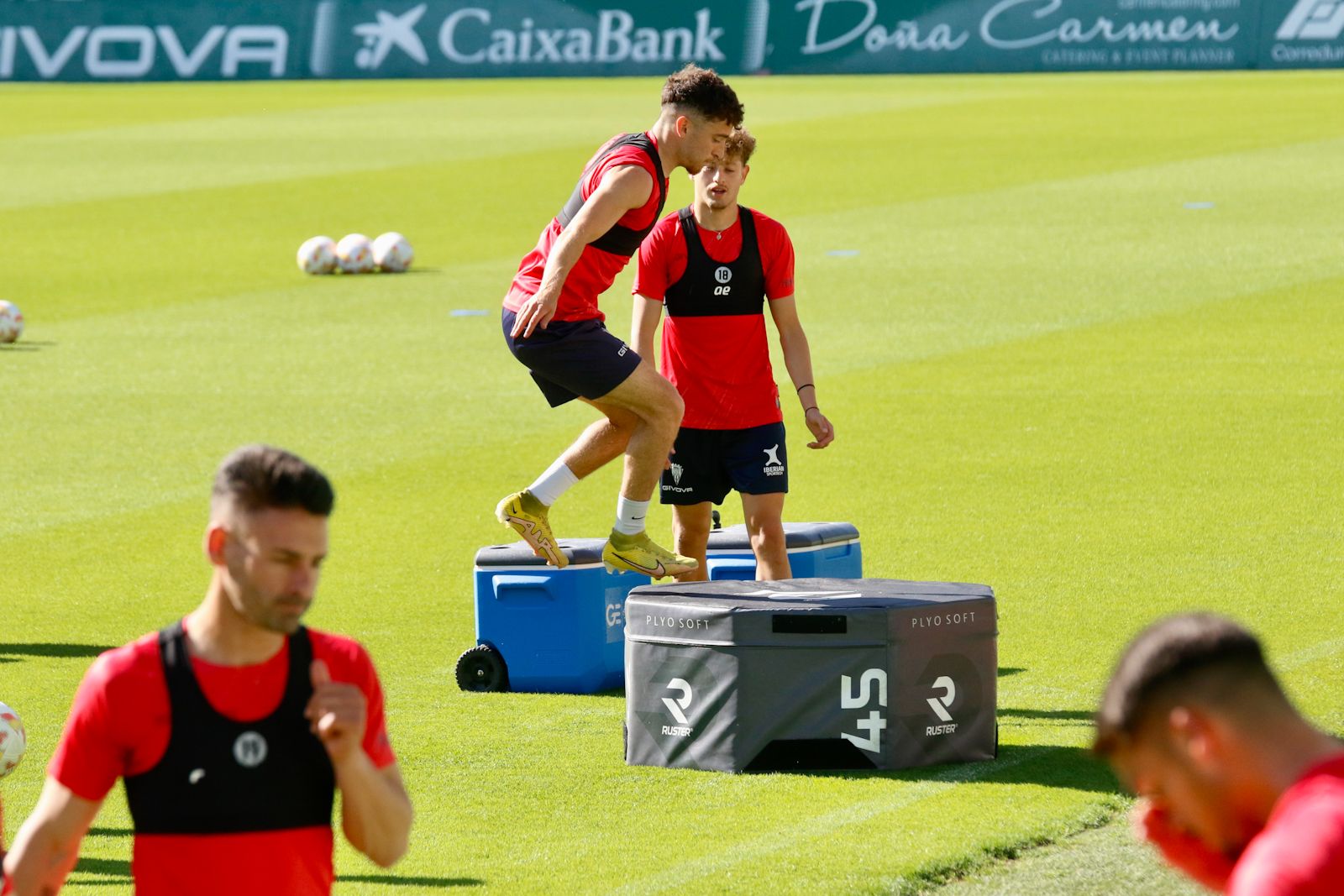 El primer día de Manuel Mosquera en el Córdoba CF, en imágenes