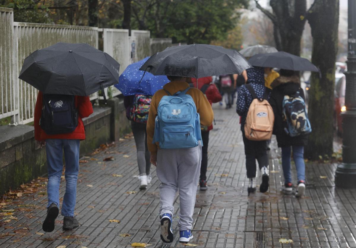 Escolares a la salida de un instituto de Vigo.