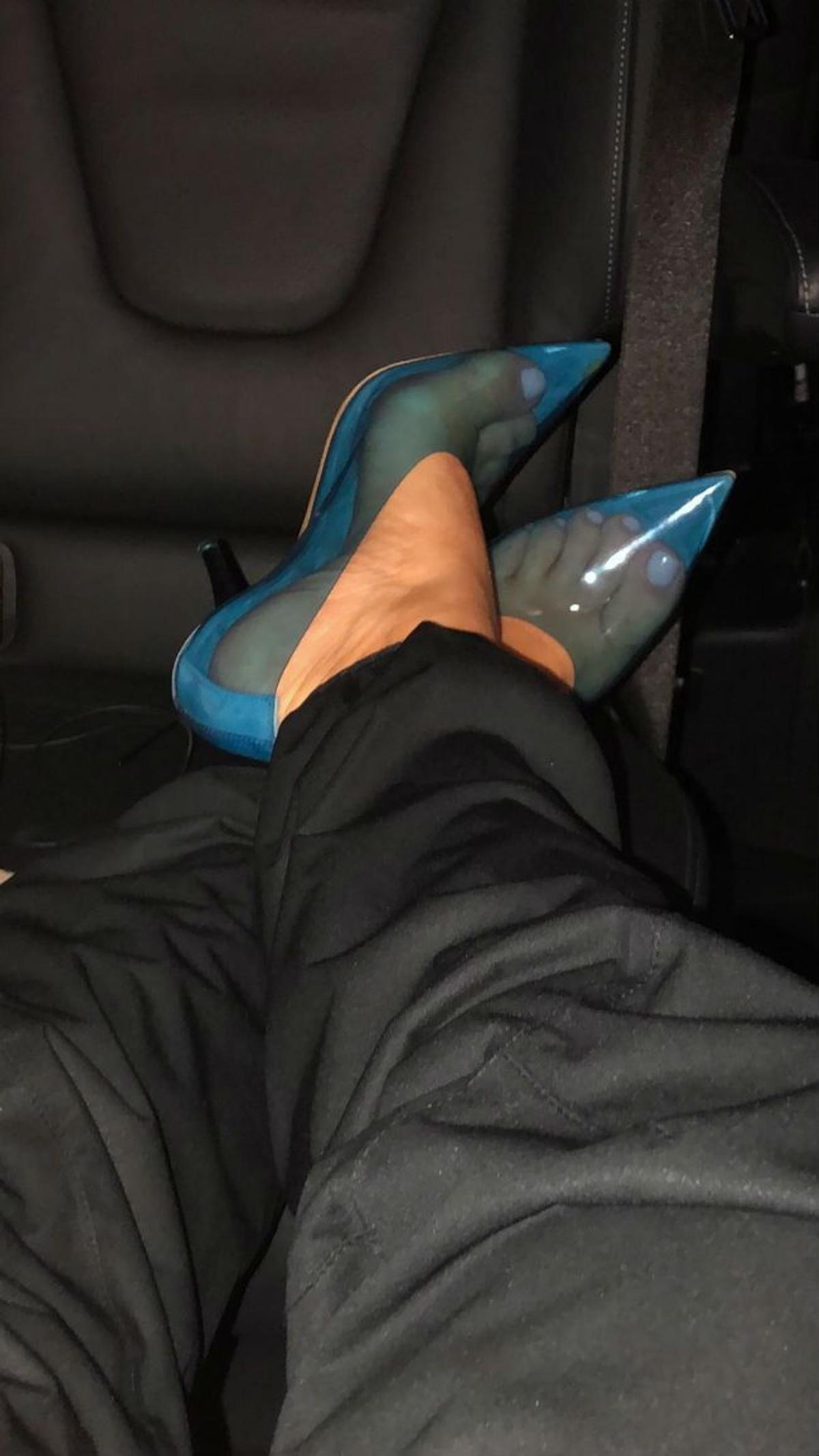 Los zapatos transparentes de Yeezy que ha llevado Kim Kardashian en Japón