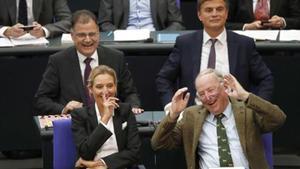 Los dirigentes de la ultra AfD Alice Weidel y Alexander Gauland, en el Bundestag.