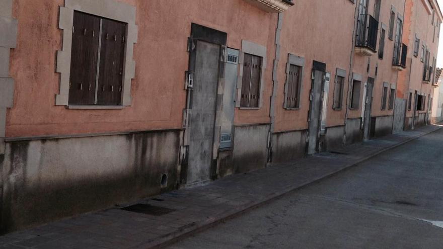 L&#039;edifici amb les portes tapiades