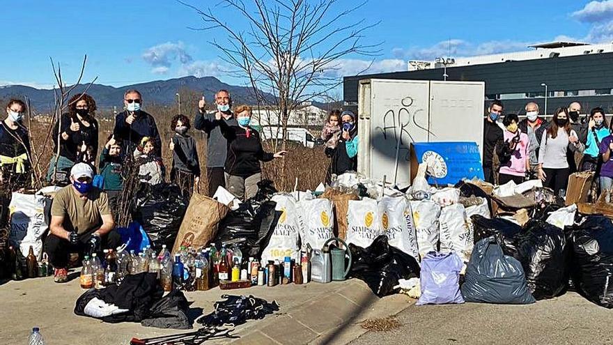 L&#039;equip de voluntaris que va netejar l&#039;espai.