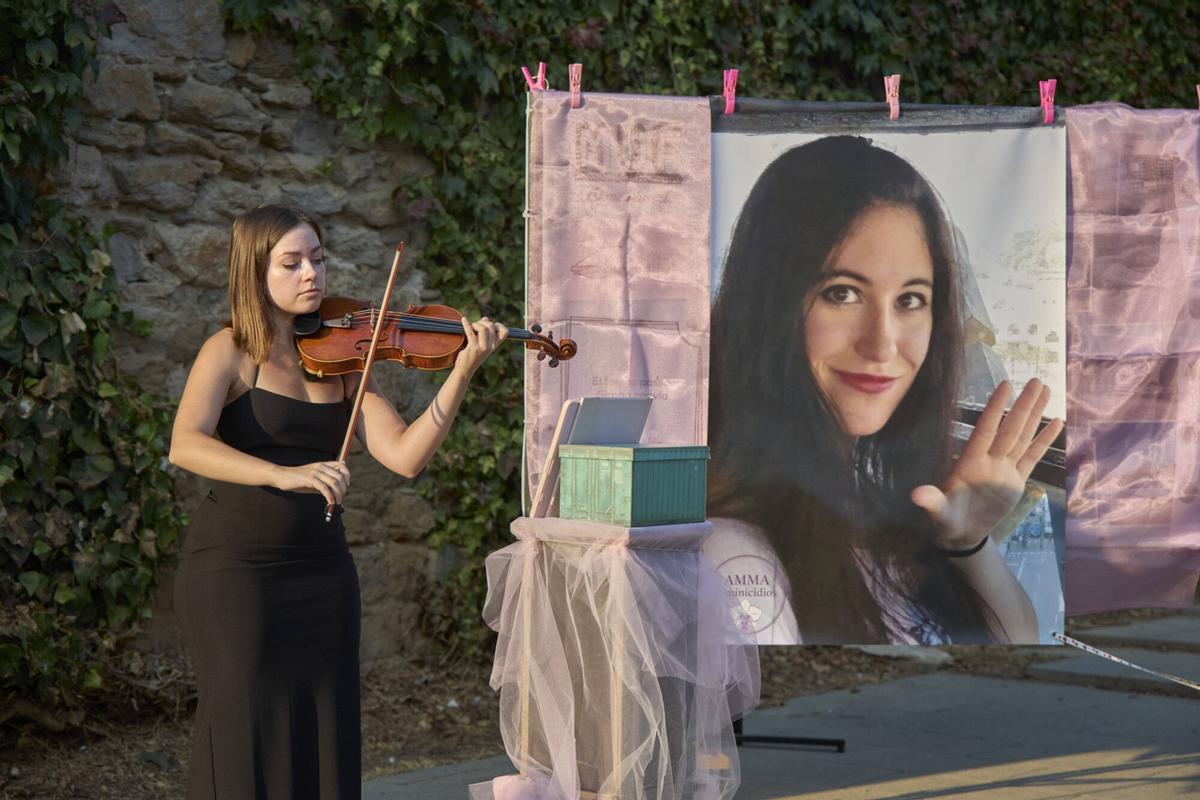Les imatges de l'homenatge a la Carla Fernández Gutiérrez en el tercer aniversari del seu feminicidi