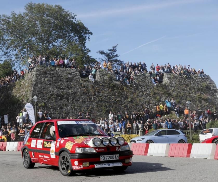 El olor a gasolina se apodera de O Castro con el Rallye Rías Baixas