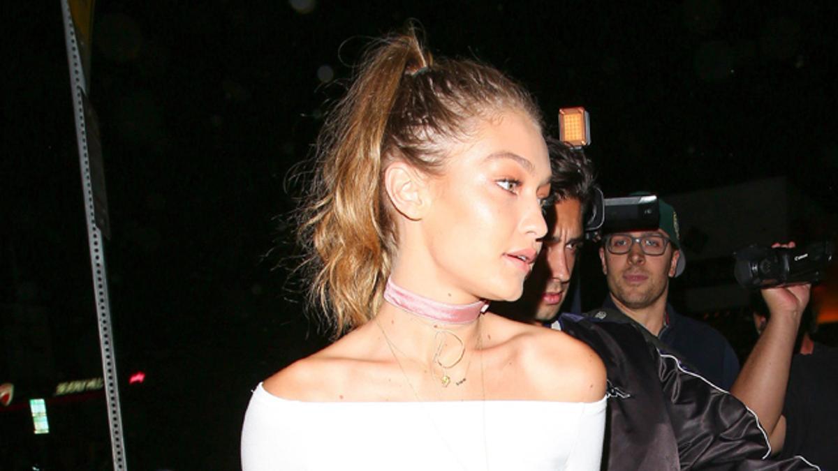 La pashmina es tendencia, palabra de Gigi Hadid