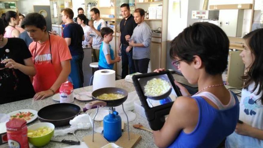 El IES Cotes Baixes amplía su oferta educativa con cocina para 1º de ESO