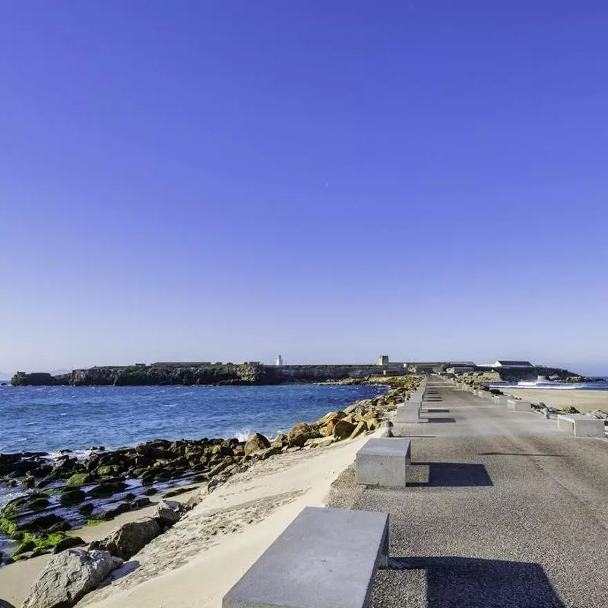 El punto más al sur de la Europa continental permite pasar del Atlántico al Mediterráneo en un paseo