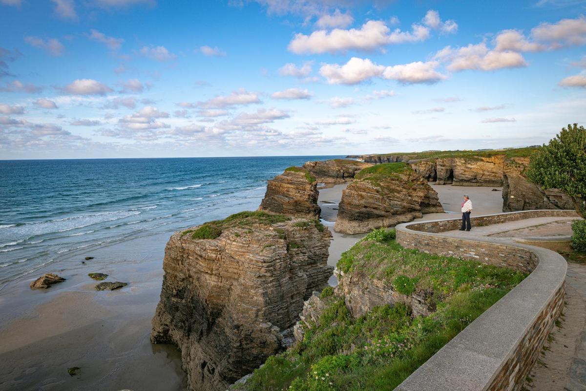 La playa de las Catedrales en Ribadeo, a su paso por el Camino del Norte