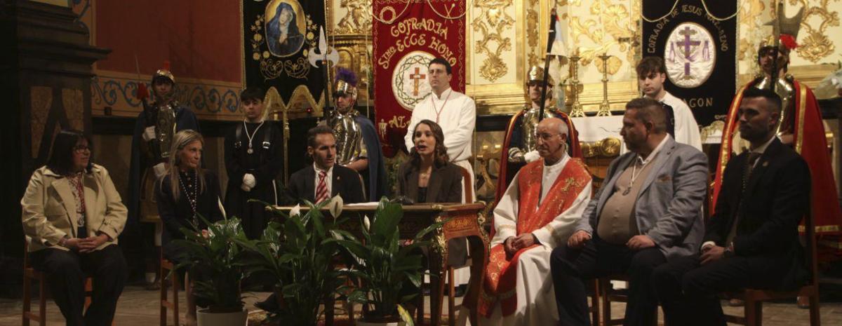 La notaria Inma Gistas fue la encargada de dar el Pregón de Semana Santa.