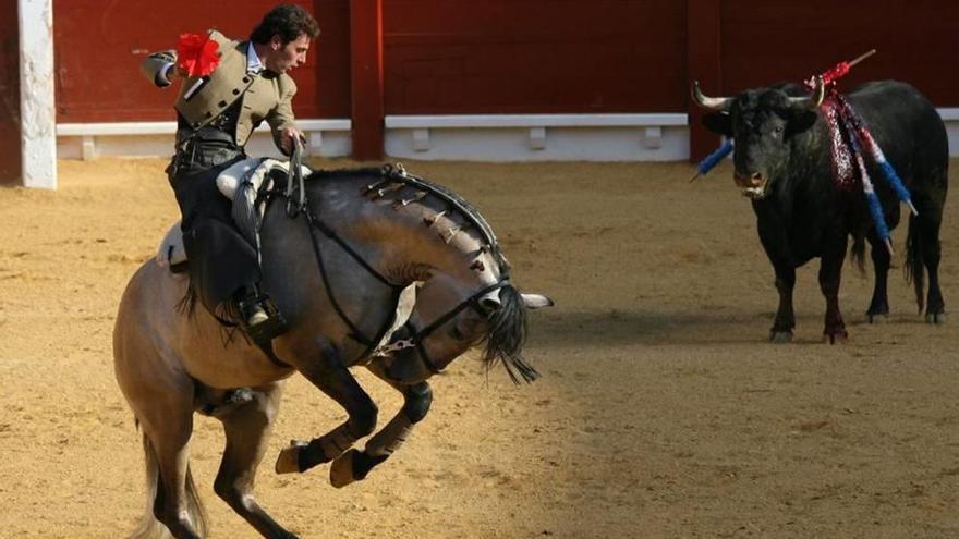 Andy Cartagena, durante una faena.