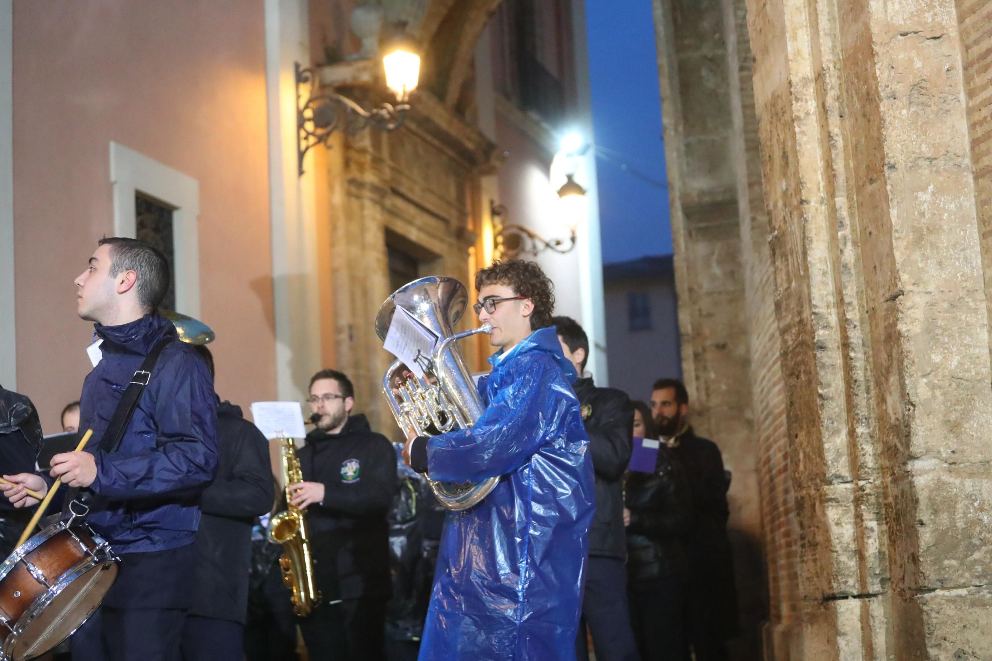 Búscate en el primer día de ofrenda por la calle de la Paz (entre las 19:00 a las 20:00 horas)