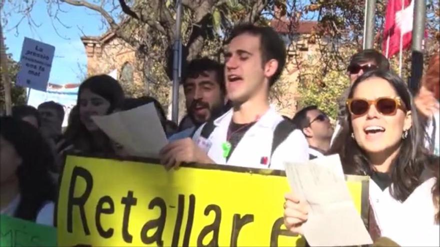 Vídeo: Els metges catalans protesten al ritme de «Despacito»