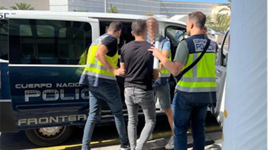 Dos detenidos por numerosos hurtos en el aeropuerto de Palma