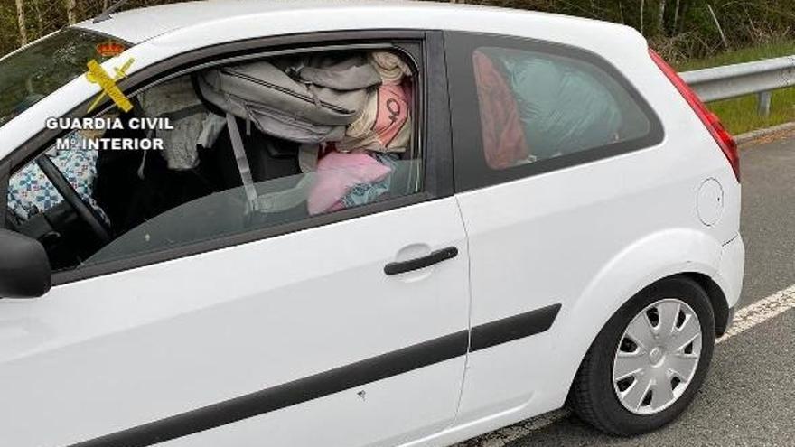 El coche interceptado. // Guardia Civil