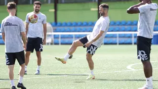 El nuevo Avilés apuesta por la experiencia: el curioso dato sobre la edad de la plantilla blanquiazul