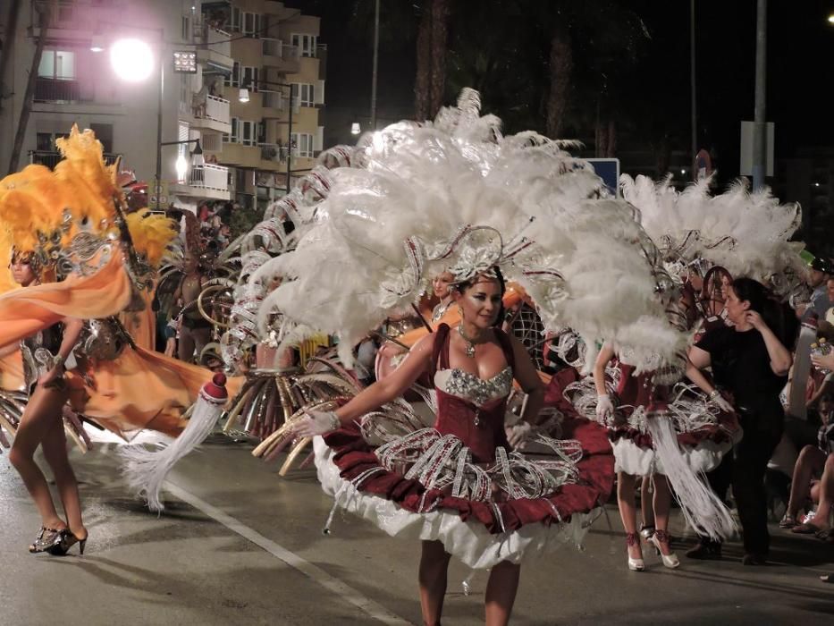 La bahía de Águilas se transforma en un gran teatro en su Carnaval de verano