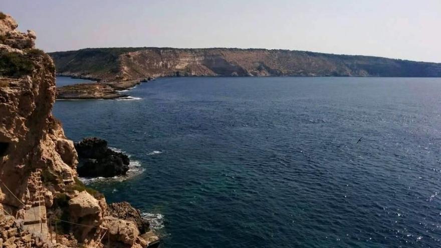 La costa que pretende ampliar su protección, vista desde la isla de El Toro, en el municipio de Calvià.