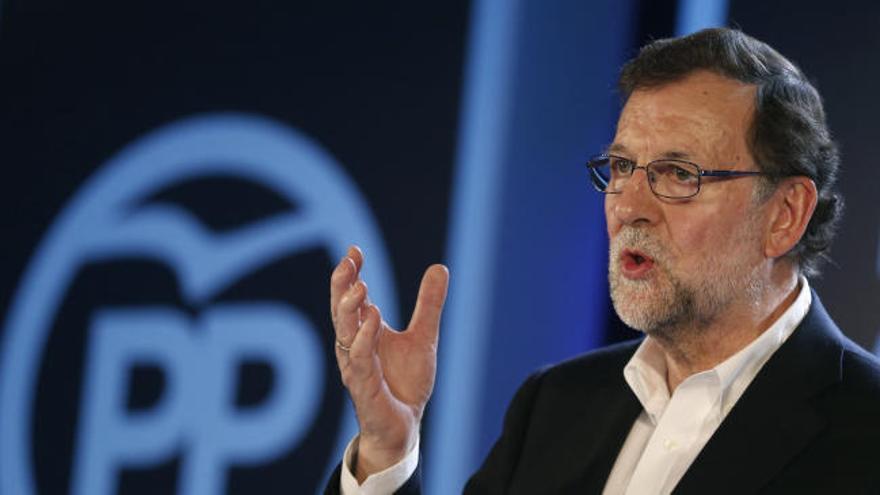 Rajoy vuelve a 'dejar la pelota' en el 'tejado' de Sánchez