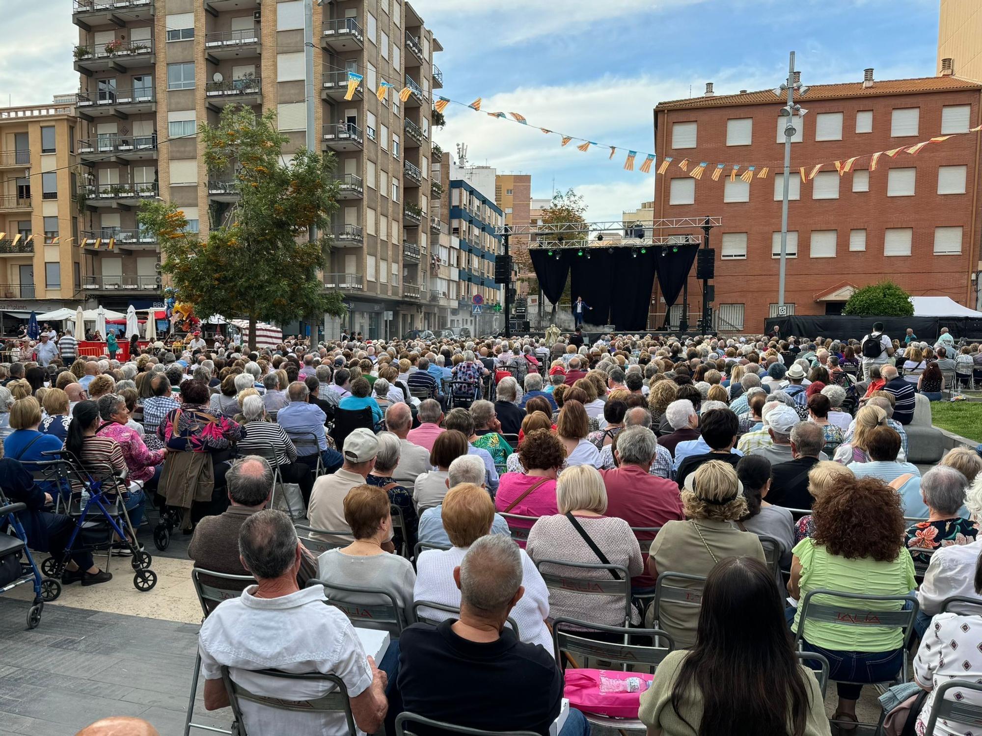Galería de fotos de la fiesta dedicada a los mayores en Almassora