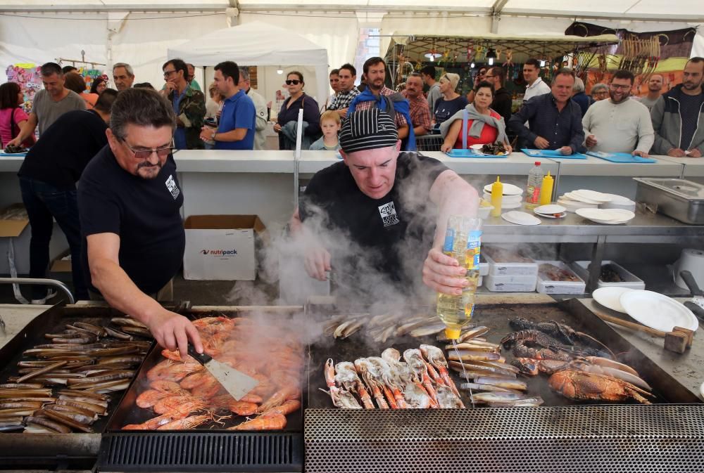 Miles de vigueses disfrutan en el Náutico de la fiesta gastronómica.