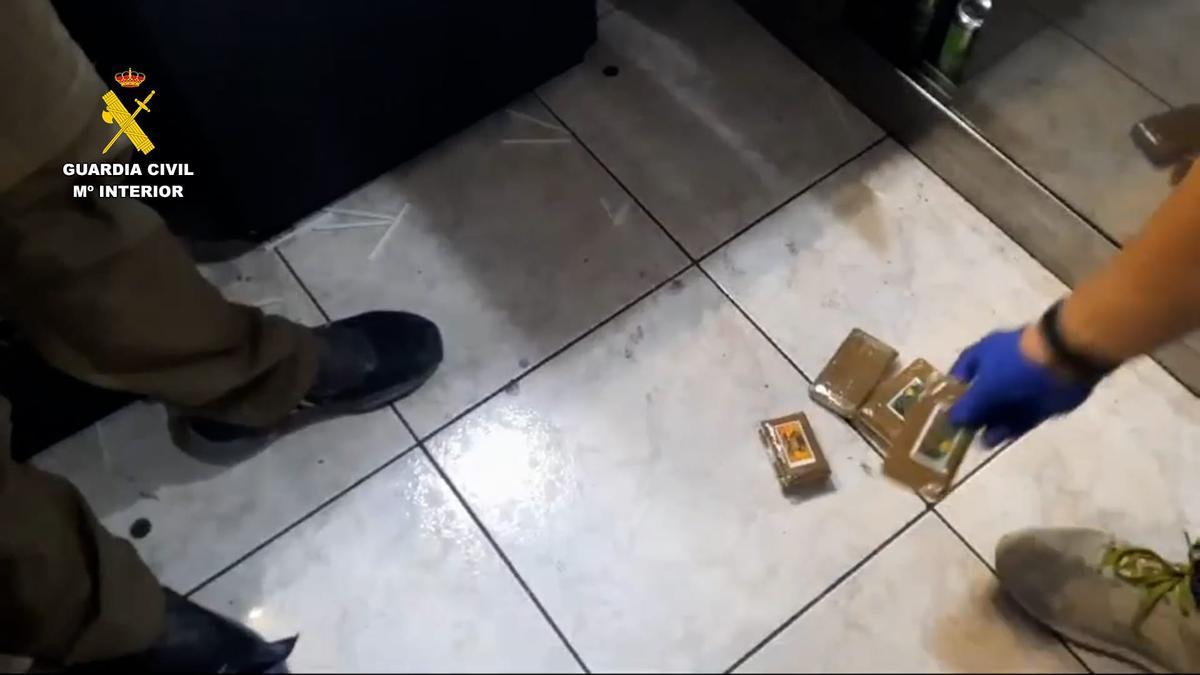 Droga en el suelo