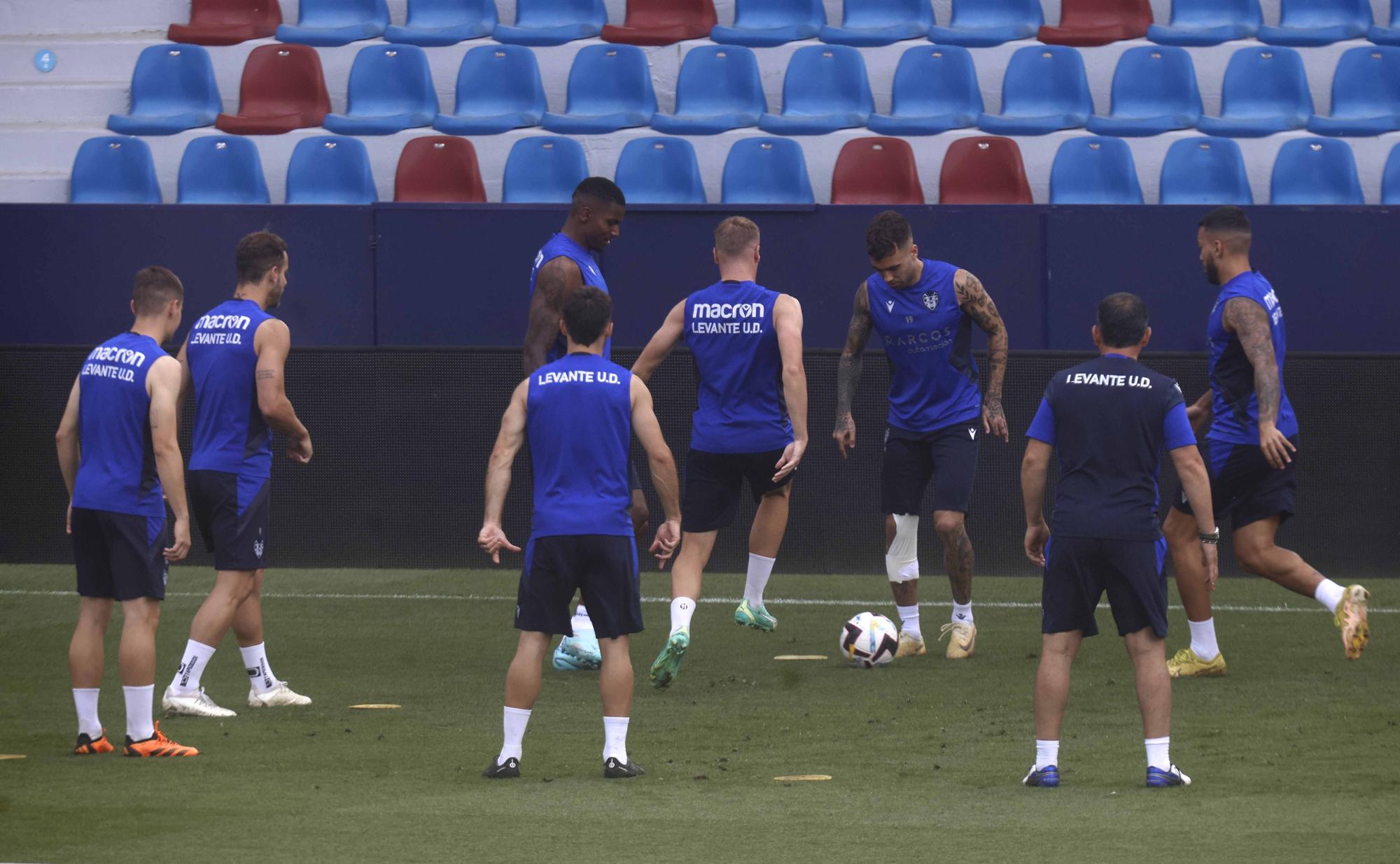 Entrenamiento previo por el ascenso del Levante UD