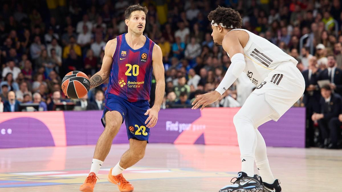 Nico Laprovittola, ante Chuma Okeke en un Barça - Real Madrid