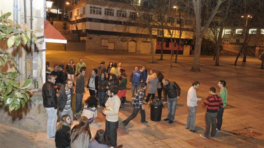 Los vecinos de La Madrila de Cáceres denuncian que siguen los ruidos de los bares