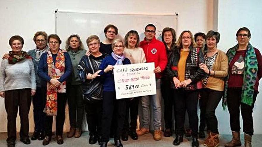 Asociaciones recaudan 569 euros con un café a beneficio de Cruz Roja