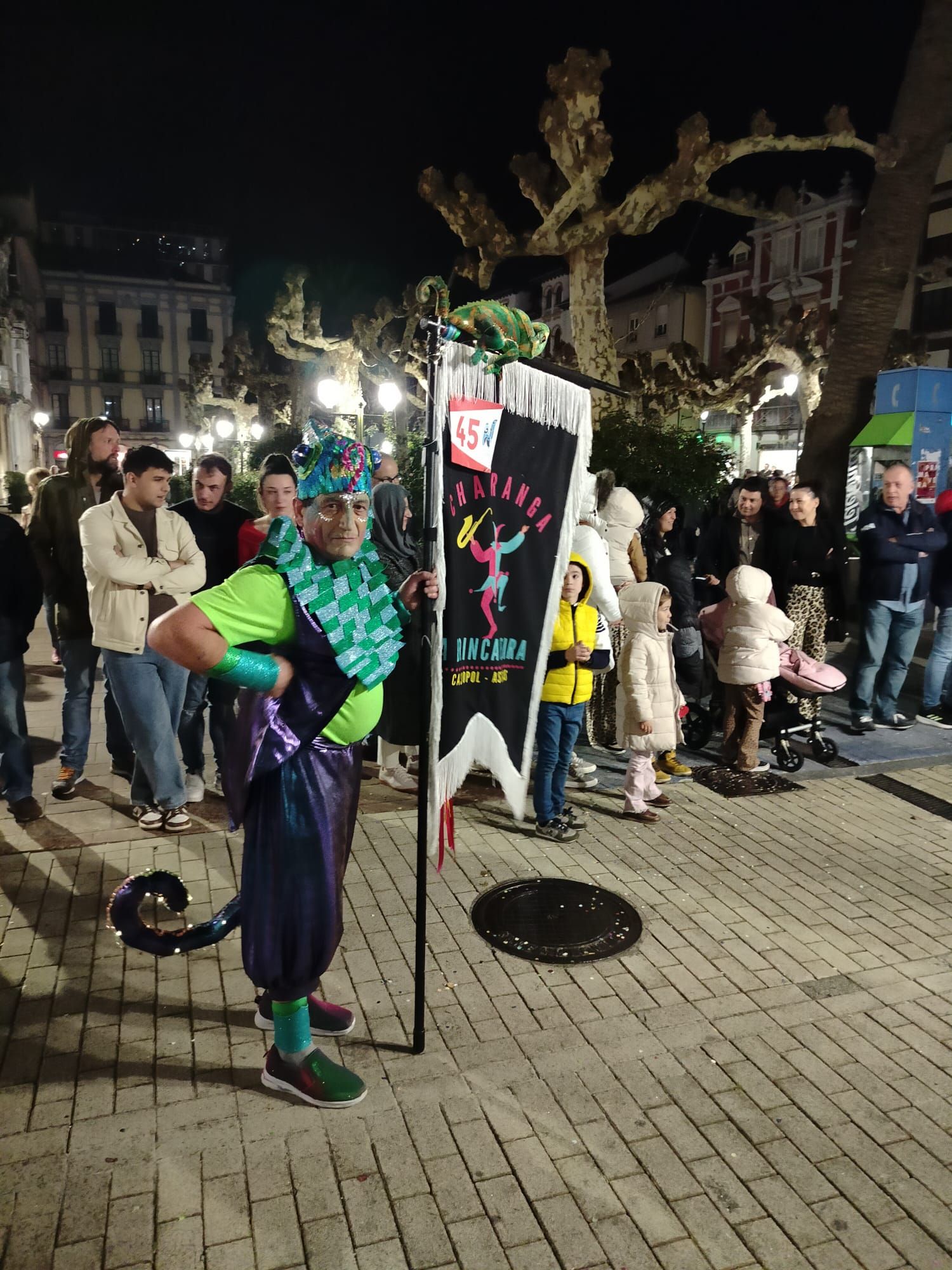 Navia luce mejor su carnaval: a destiempo, pero con alta partipación