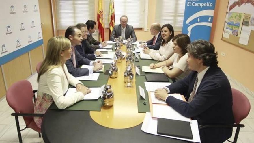 Alberto Fabra y sus consellers, reunidos ayer en sesión plenaria en El Campello.