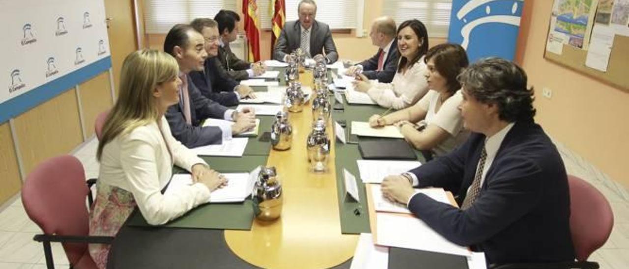 Alberto Fabra y sus consellers, reunidos ayer en sesión plenaria en El Campello.