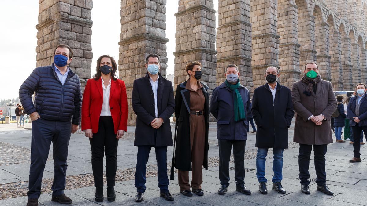 Los presidentes socialistas arropan a Luis Tudanca en Sevilla.