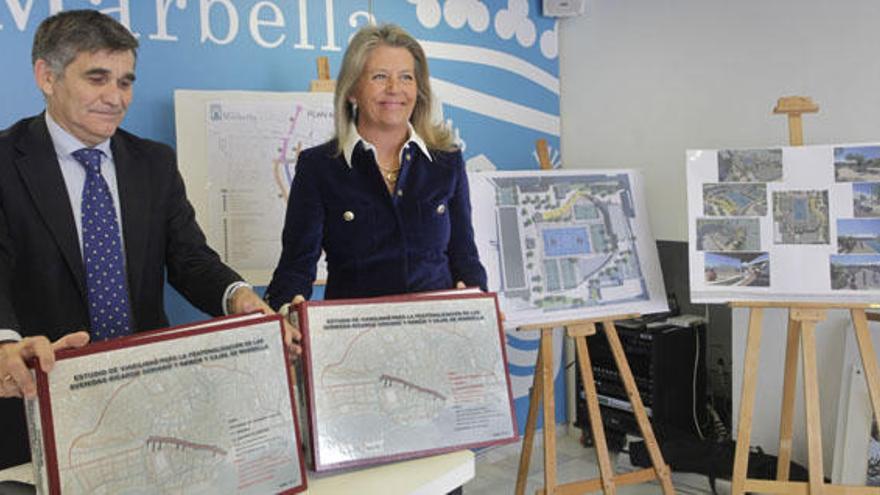 El concejal de Obras, Javier García, y la alcaldesa, Ángeles Muñoz, presentaron el plan.