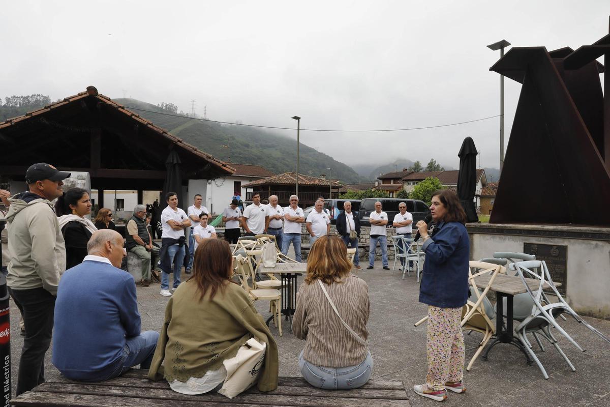 La comitiva portuguesa de "Terras sem sombra", "fascinada" con los hórreos de Ribera de Arriba, en imágenes