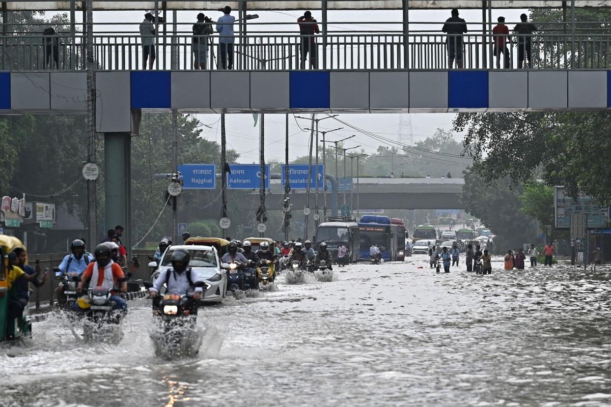 El río Yamuna se ha desbordado debido a las lluvias monzónicas en Nueva Delhi.