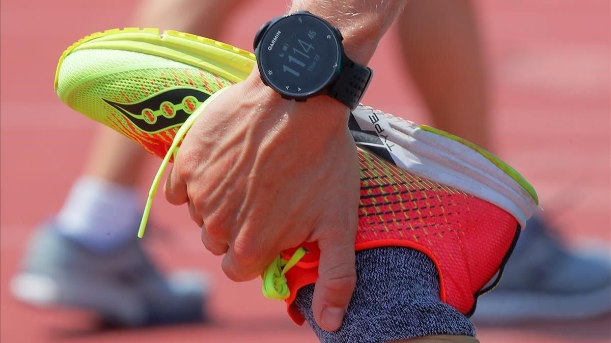 zentauroepp54223577 a runner wearing a garmin smart watch a device which stanfo200728184256 zentauroepp54223577 a runner wearing a garmin smart watch a device which stanfo200728184256