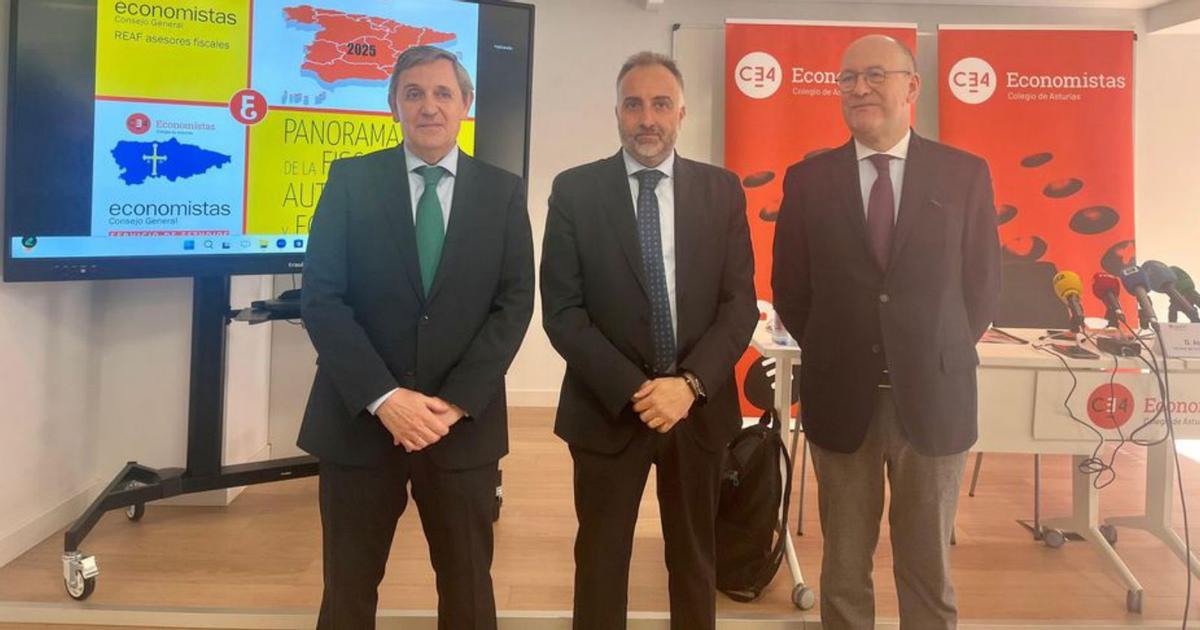 Por la izquierda, Abel Fernández, Agustín Fernández y Santiago Álvarez. |