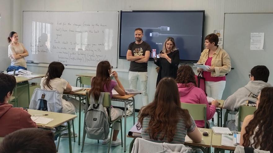 Los jóvenes de Ontinyent quieren más conciertos, discomóviles y excursiones