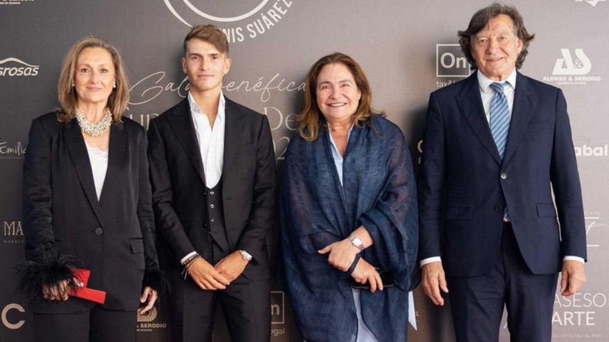 Denis Suárez con Luisa Sánchez,Ana Ortiz y José Ramón Lete.