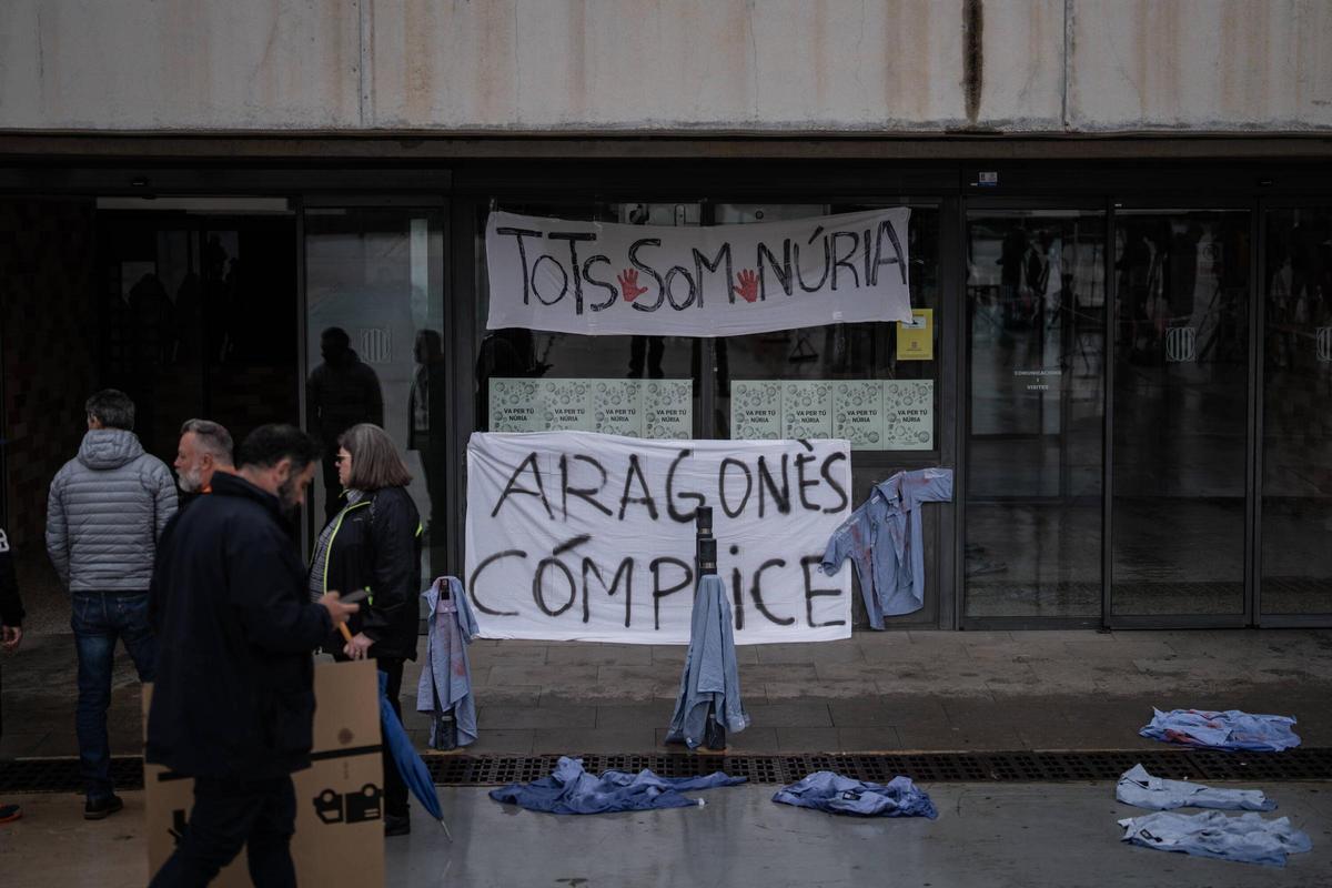 Protestas fuera de la cárcel en la espera de la salida de Alves